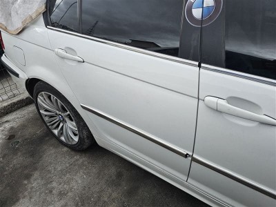 Bmw E46 çıkma sağ arka kapı beyaz