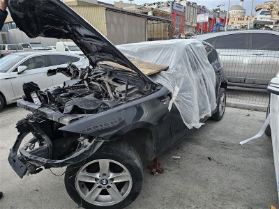 Bmw E81 1 Serisi sol çıkma çamurluk siyah